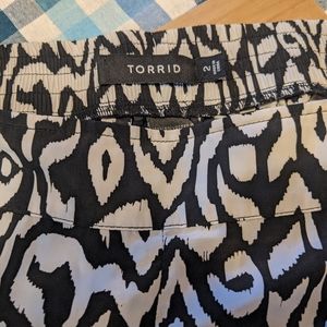 💕 3 for 12 Torrid shorts size 2